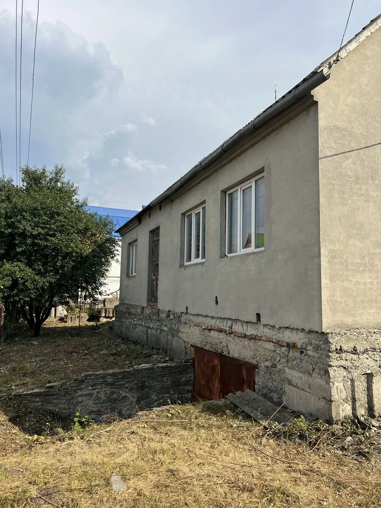 Продам добротний будинок у районі Лісогірки