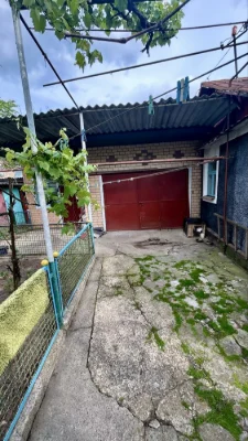 Будинок в тихому місці біля центру