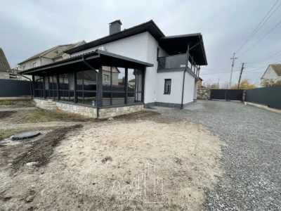 Продам шикарний будинок з меблями та приміальною технікою