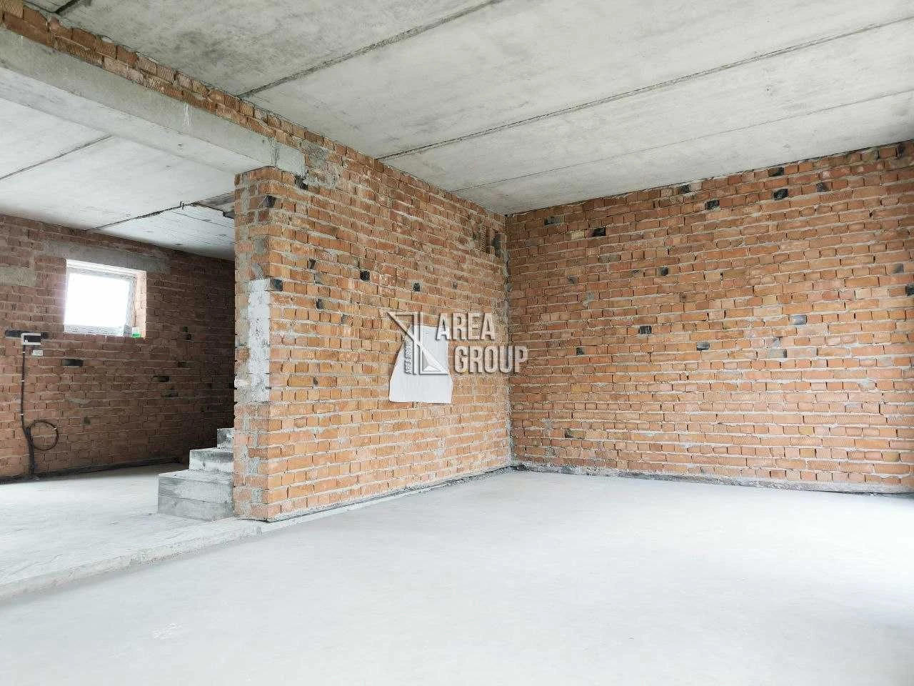 Продаж котеджу з ділянкою. Готовий до оздоблення, тихий райо
