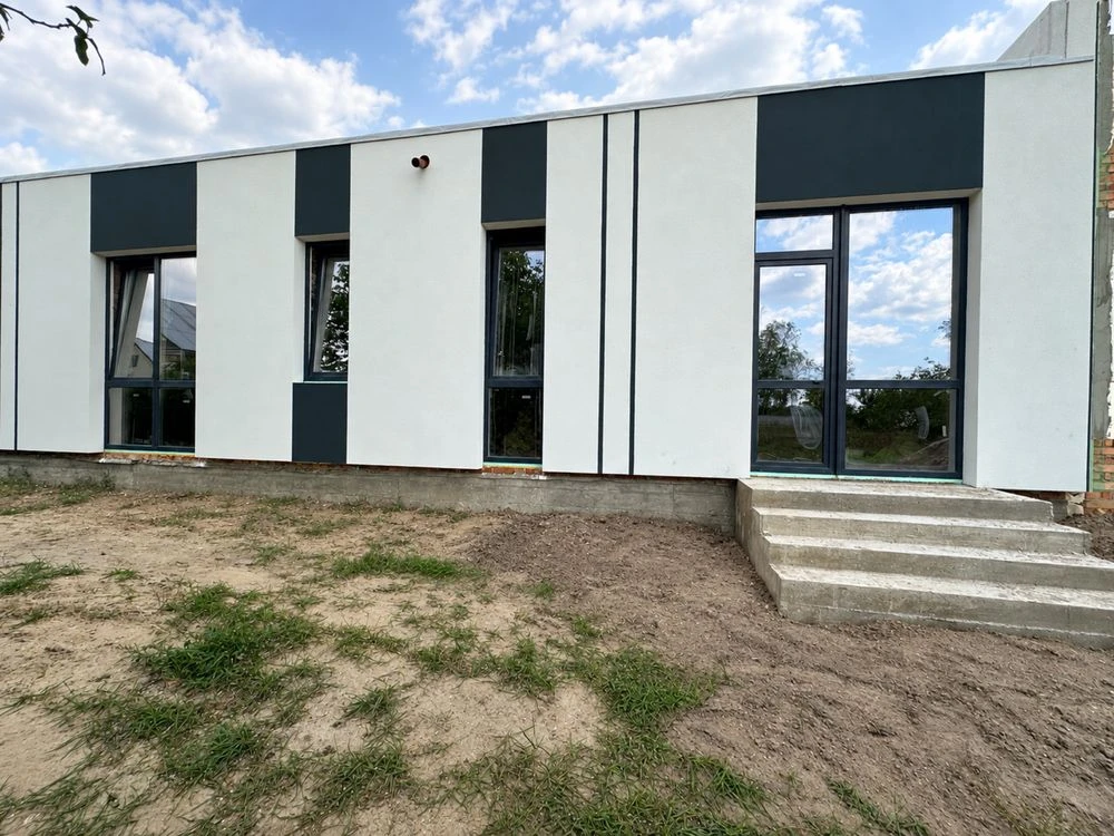 Продаж одноповерхового будинку з боковою ділянкою!