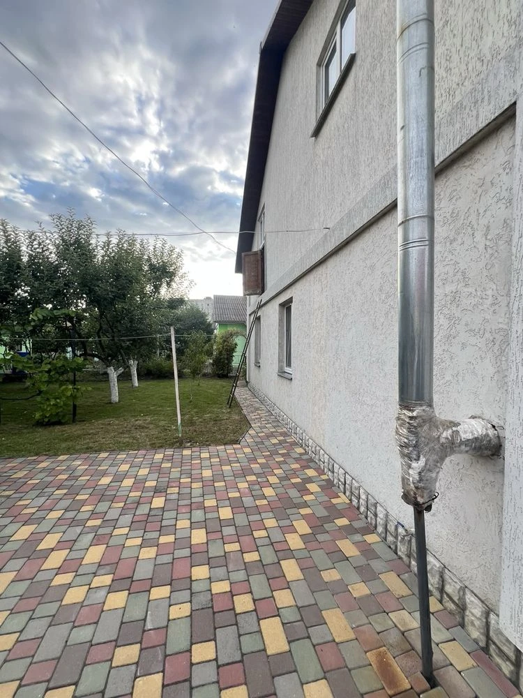 Продаж великого будинку з гарним ремонтом