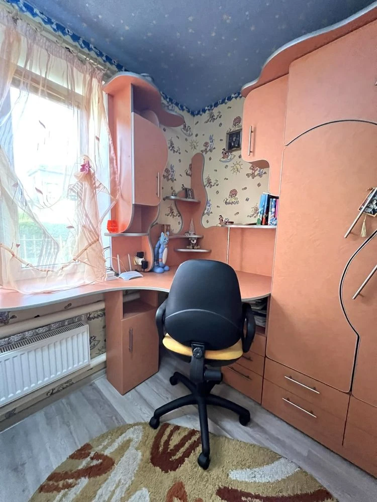 Продаж великого будинку з гарним ремонтом