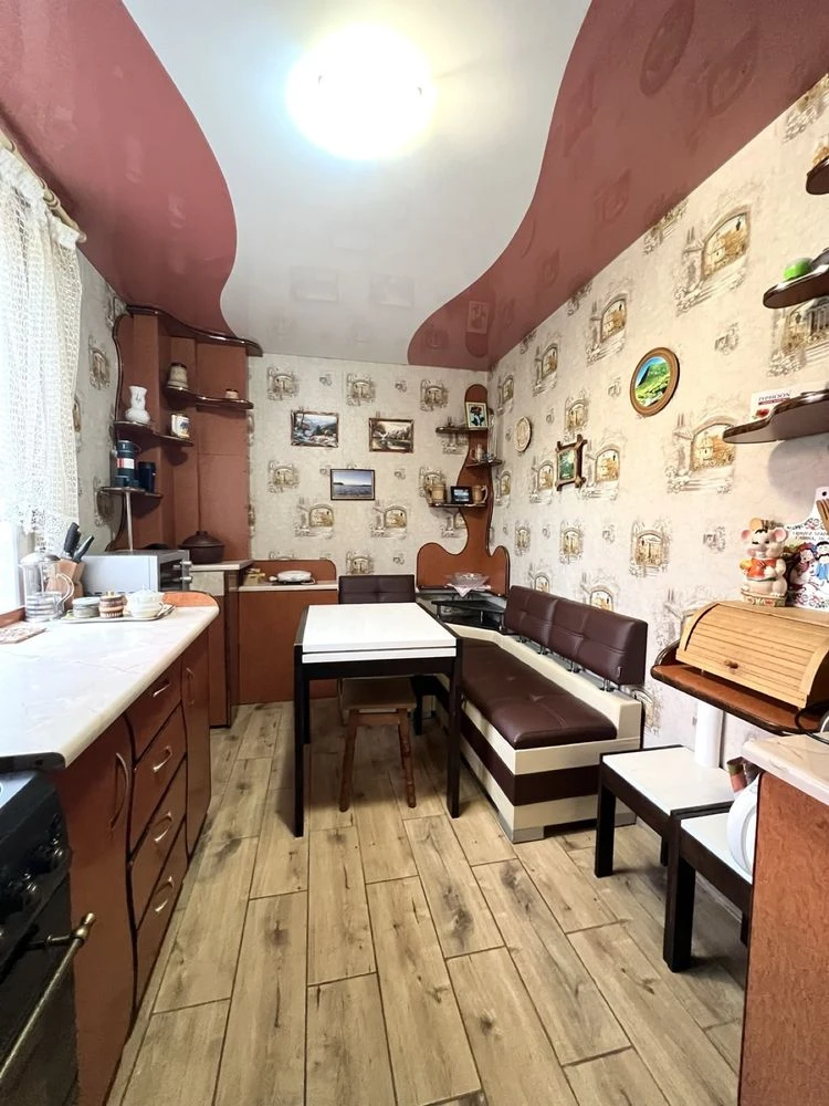 Продаж великого будинку з гарним ремонтом