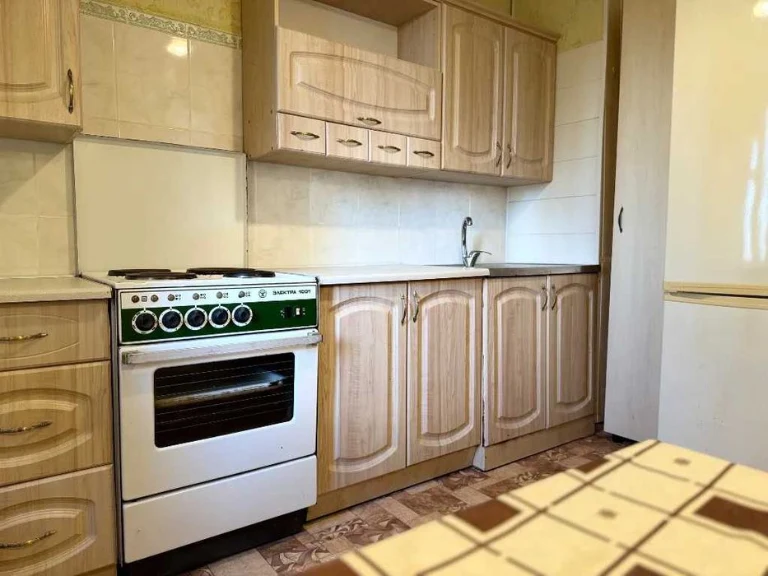 Продам 3-комнатную квартиру Красный Камень Савкин.