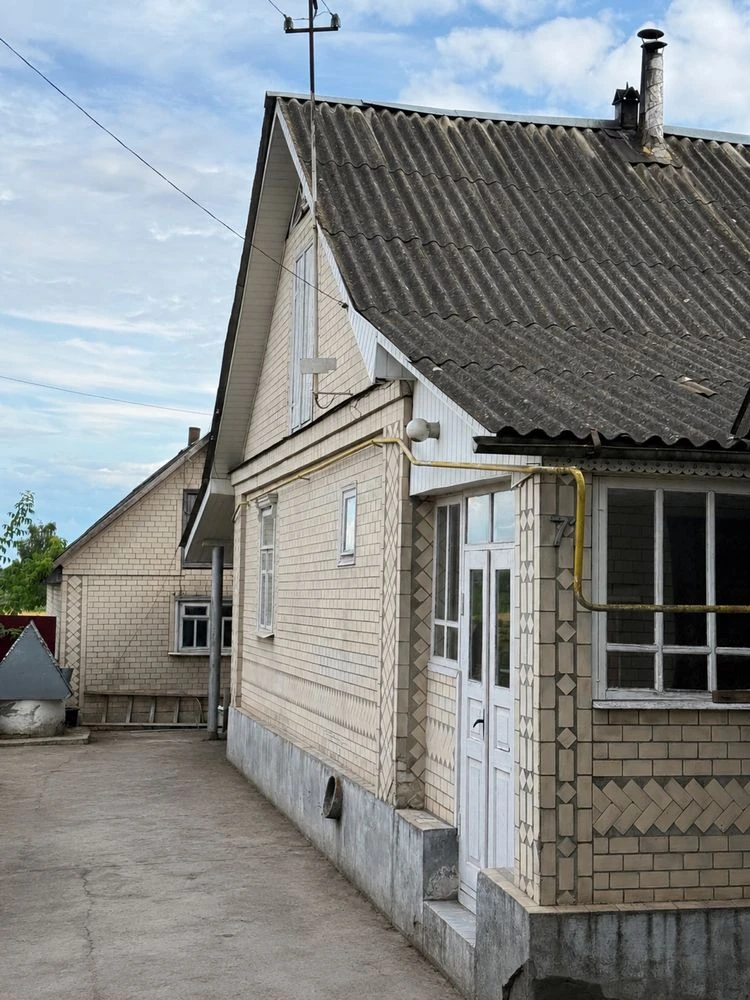 Продам цегляний будинок в м. Полонне