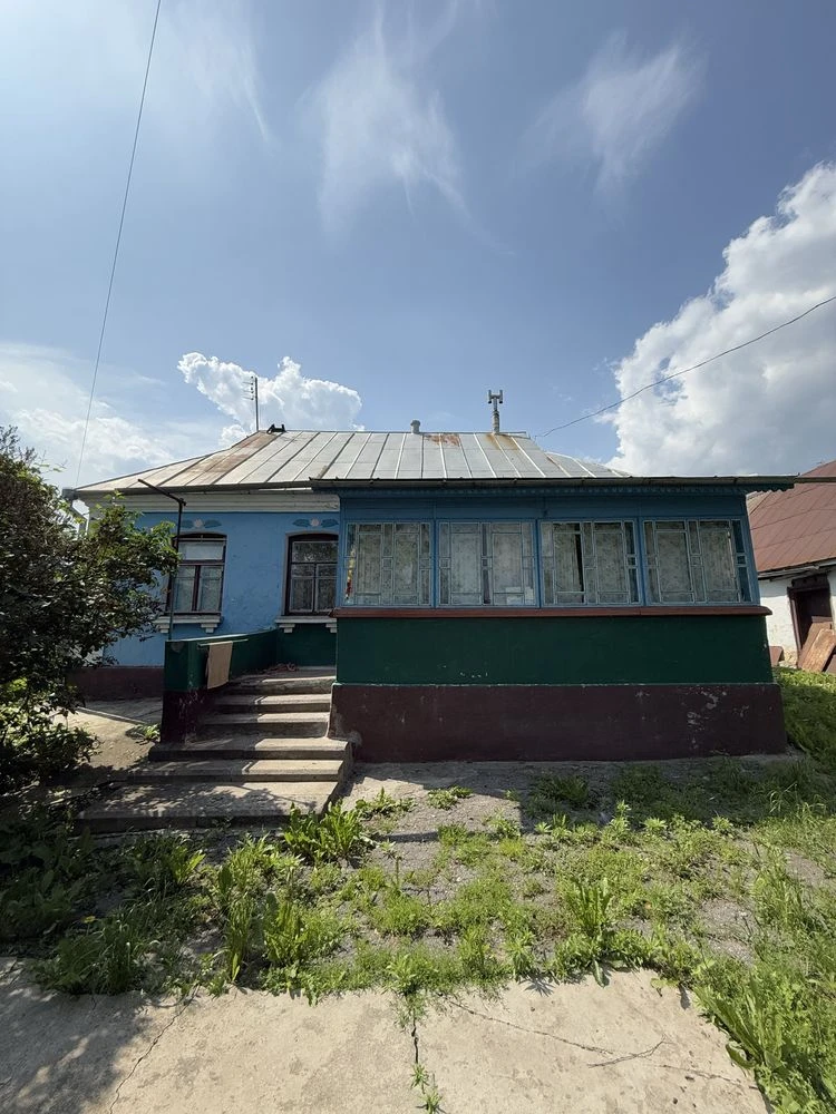 Будинок з ділянкою в селі Попівці