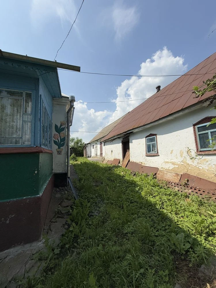 Будинок з ділянкою в селі Попівці