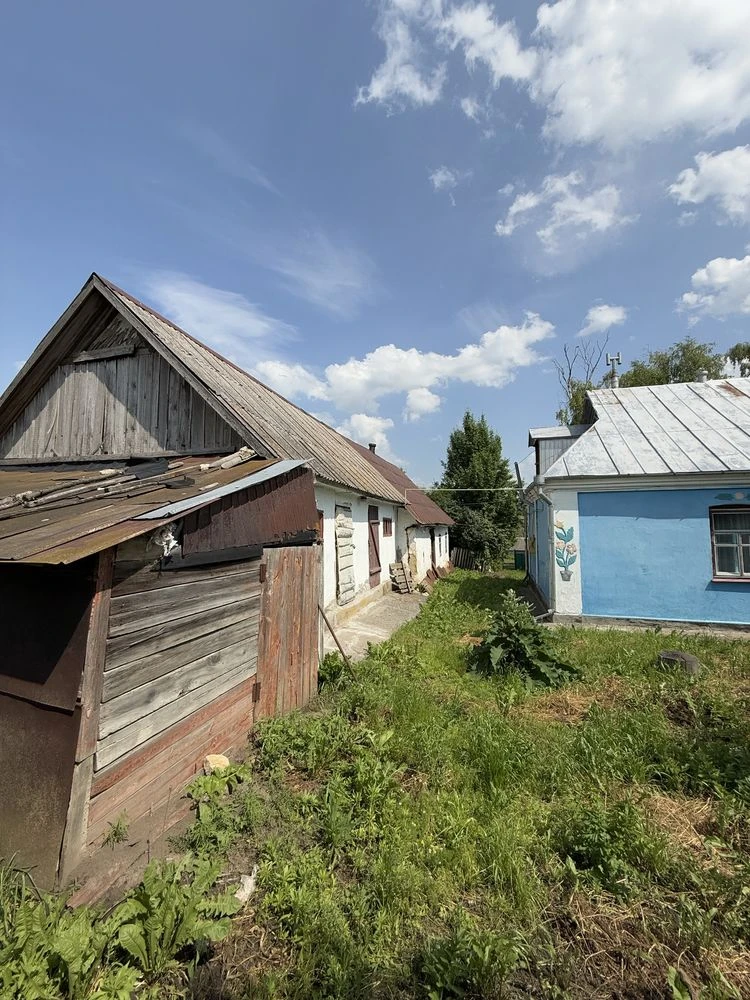 Будинок з ділянкою в селі Попівці