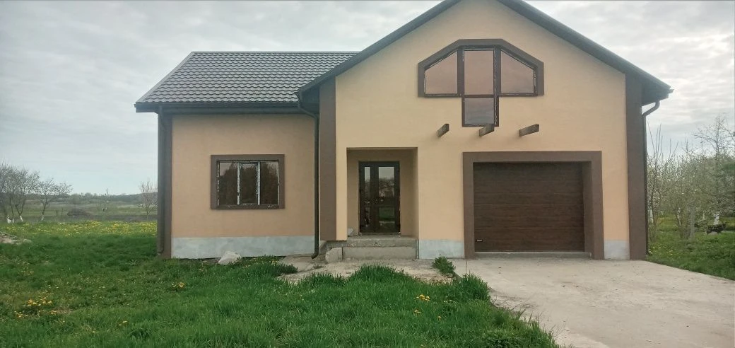 Продам будинок. Пятнадцать соток участок. Будинок новий але