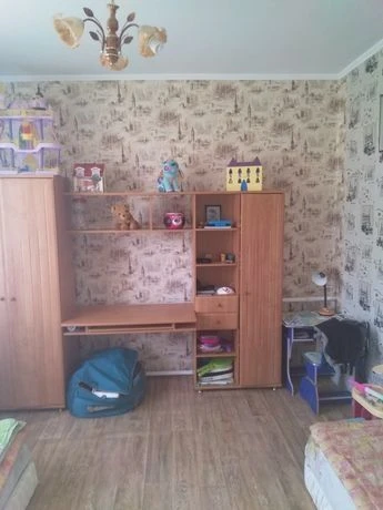 Дом .  + Земля 10соток . На центральном  рынке . Можно и под