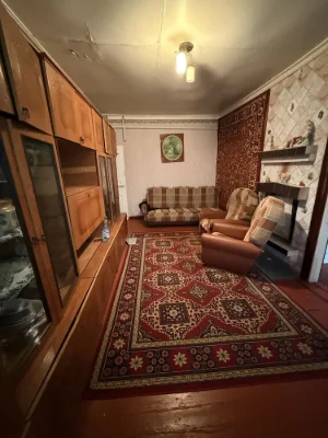 Продам пів будинку