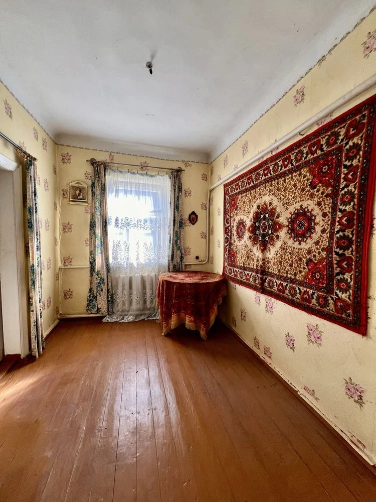 Продам будинок + 6 сот. землі  в м. Шепетівка
