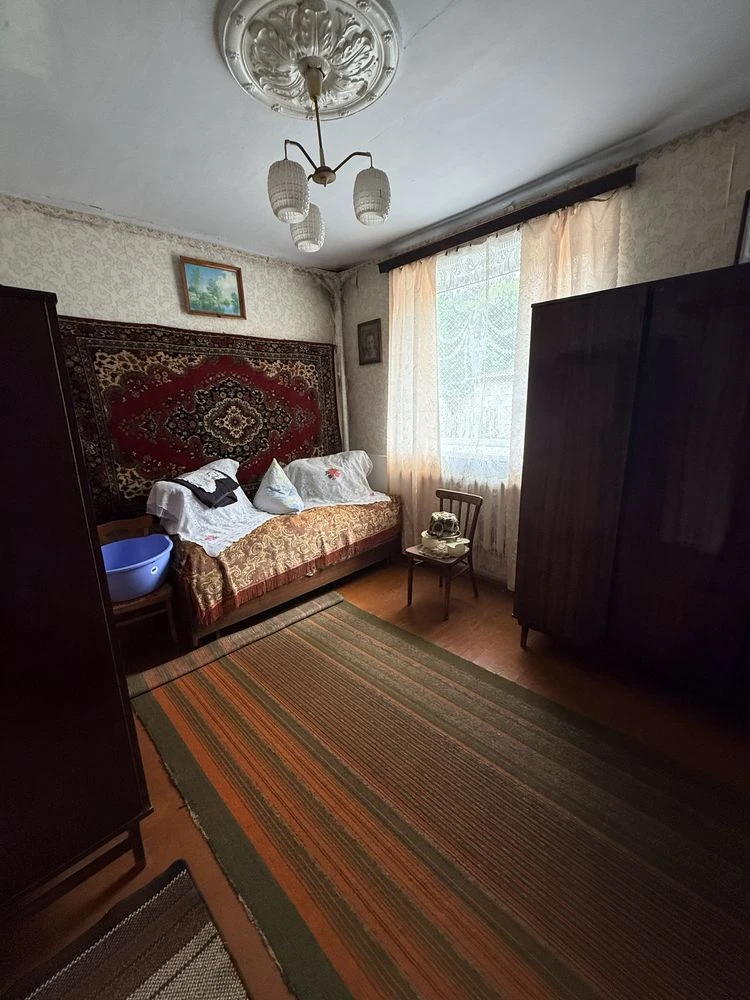 Продам будинок та земельну ділянку