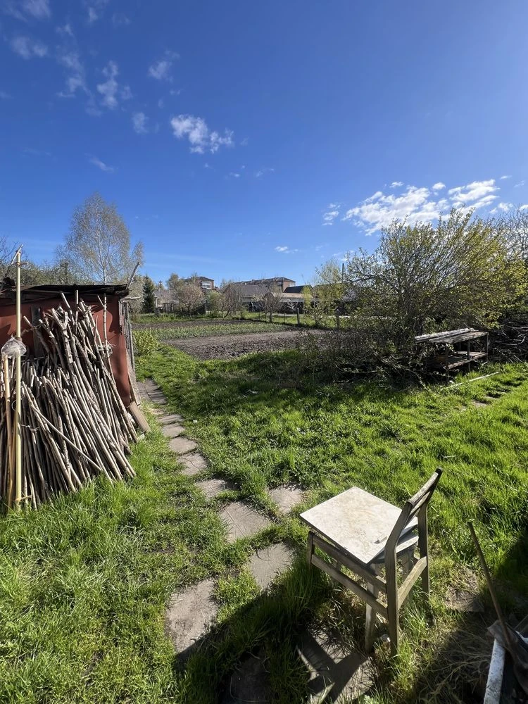 Продам будиночок та земельну ділянку в центрі міста