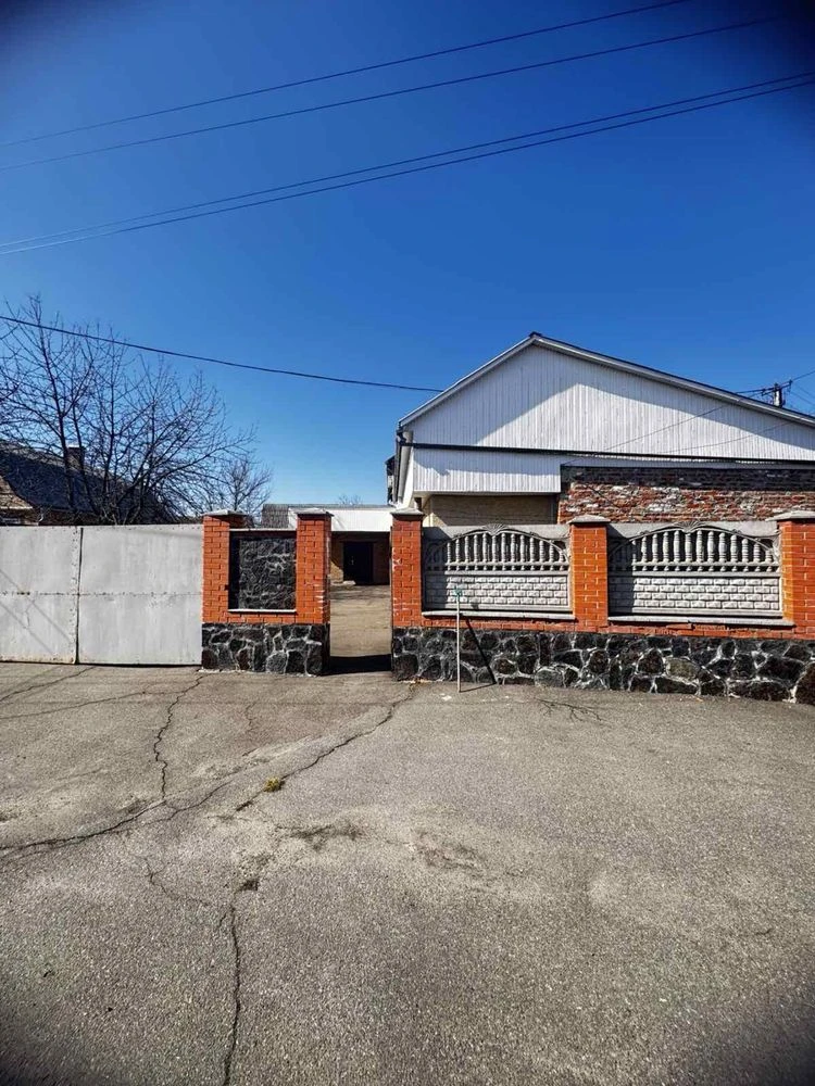 Продається будинок  з вбудованою пекарнею площею 147м2 в м.Г