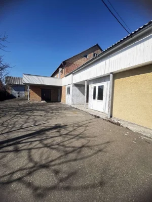 Продається будинок  з вбудованою пекарнею площею 147м2 в м.Г