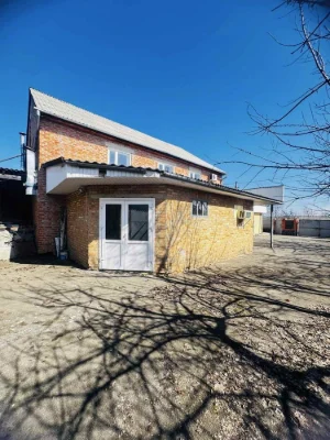 Продається будинок  з вбудованою пекарнею площею 147м2 в м.Г