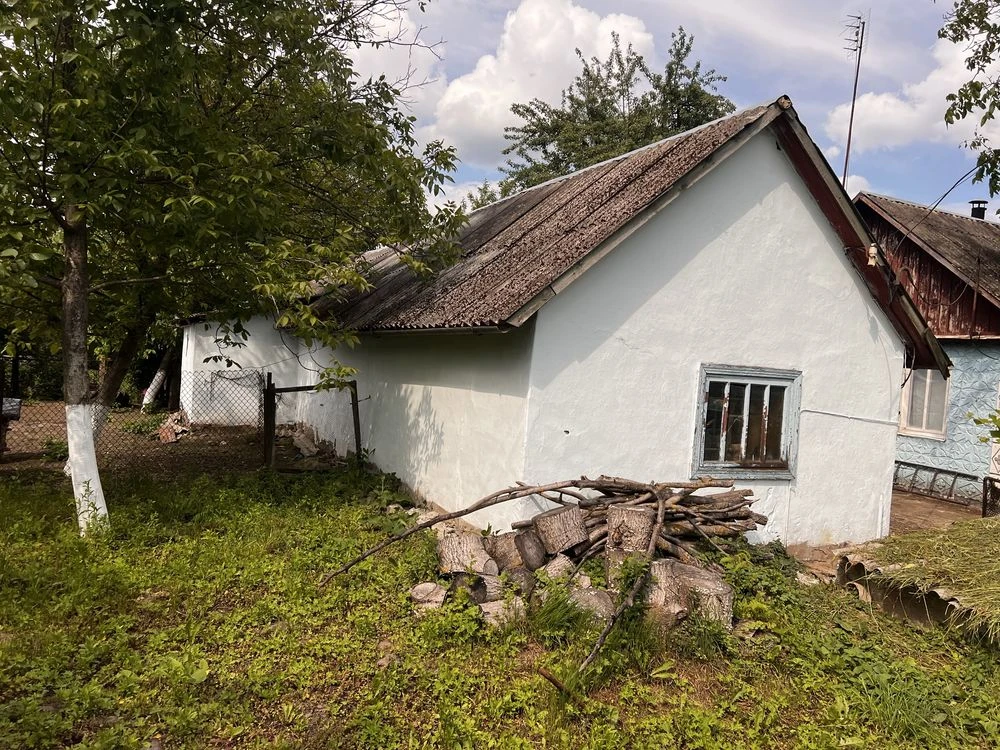 Продам хату у селі Городище з дуже хорошою тиреторією