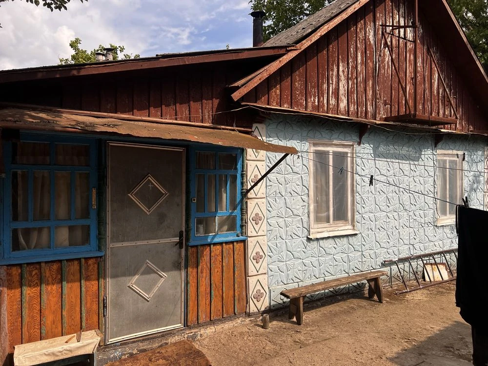 Продам хату у селі Городище з дуже хорошою тиреторією