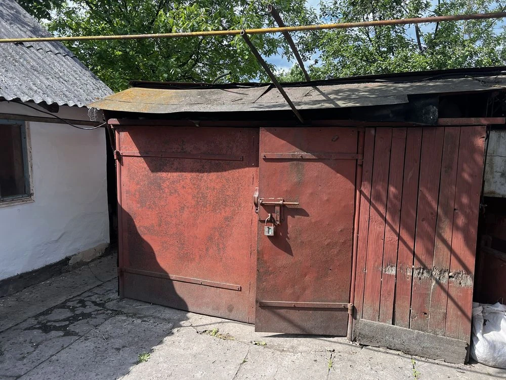 Продам хату у селі Городище з дуже хорошою тиреторією