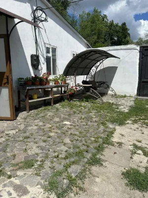 Продається просторе домоволодіння з цехом, великим двором, с