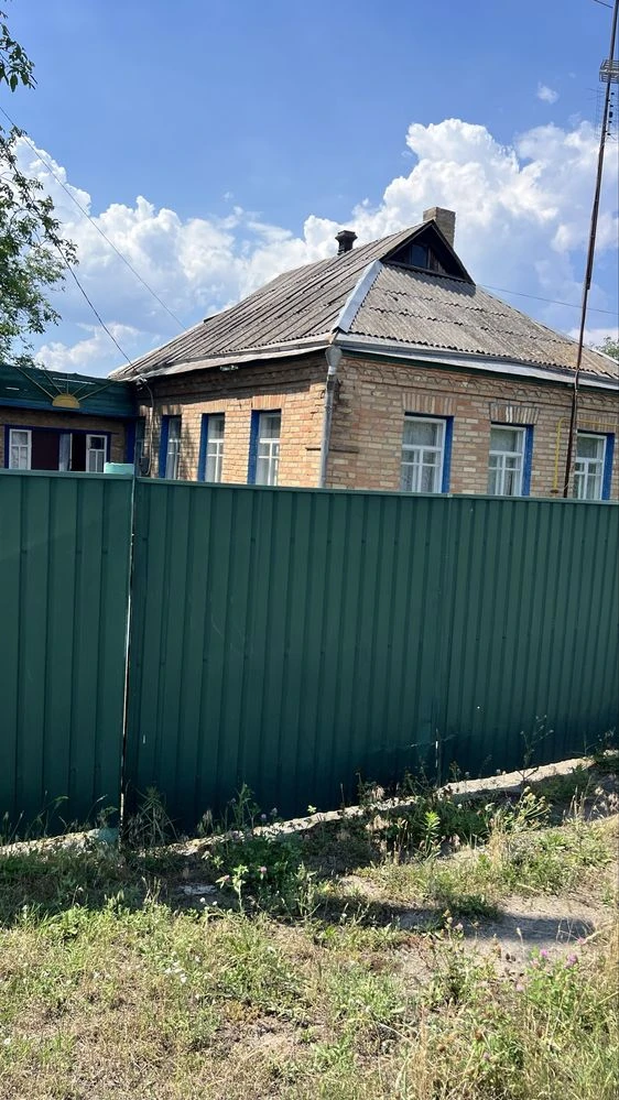Продається будинок в центральній частині м.Городище, Черкась