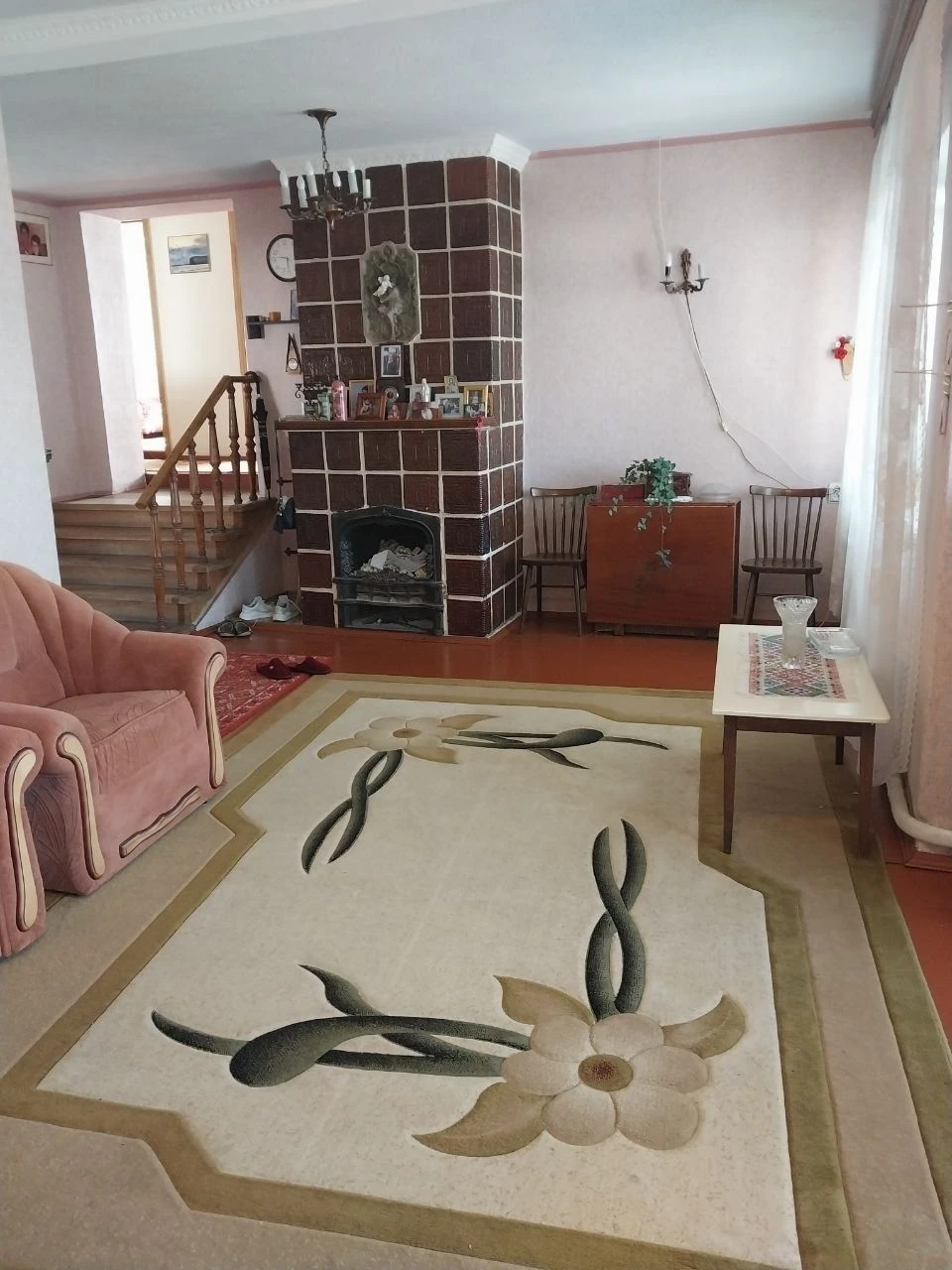 Продаж двоповерхового будинку.