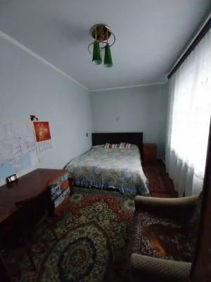 Продаж двоповерхового будинку.