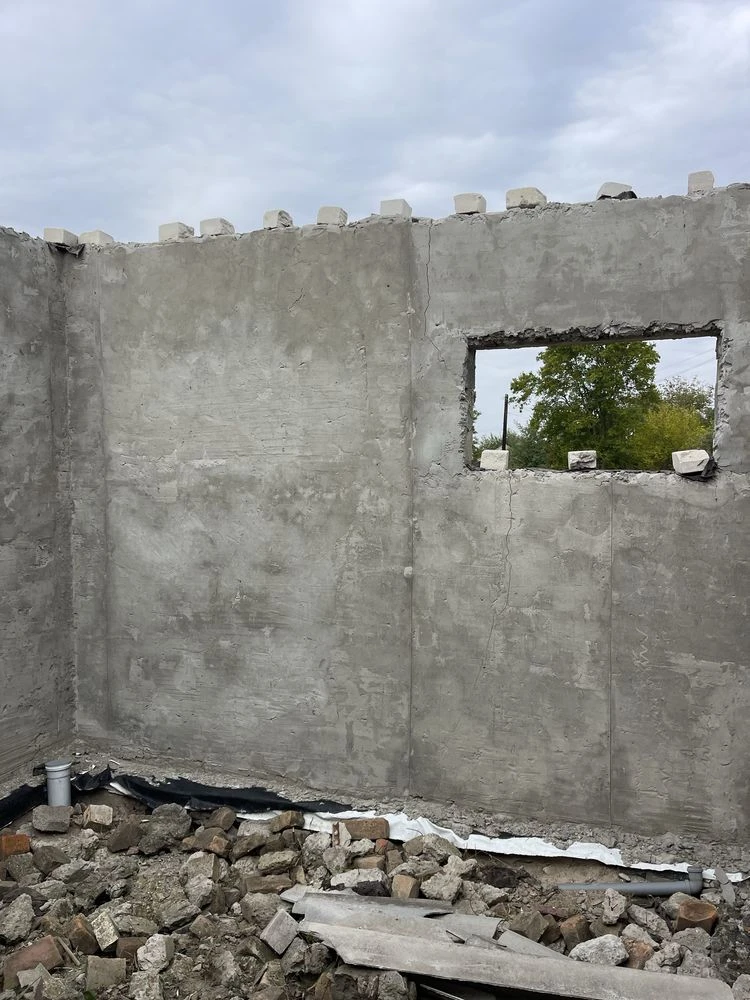 Будинок земельна ділянка нерухомість недобудова прибудова га