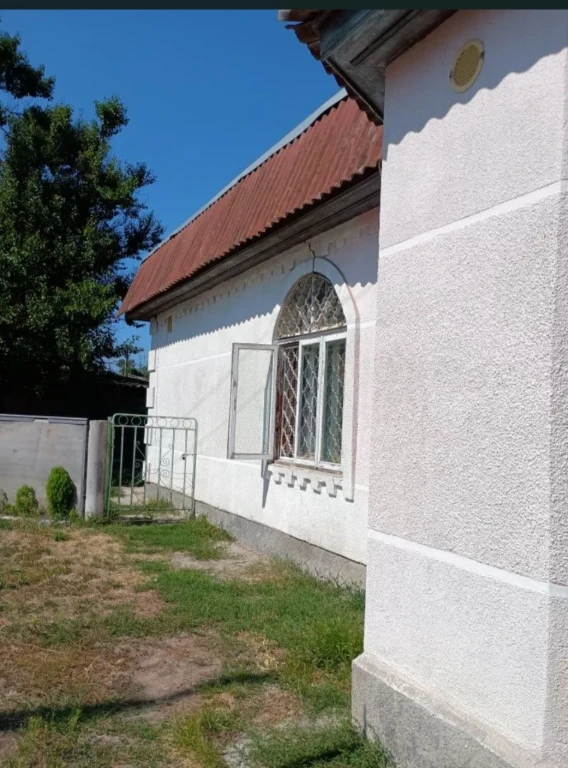 Продам півбудинку в центрі Терміново!