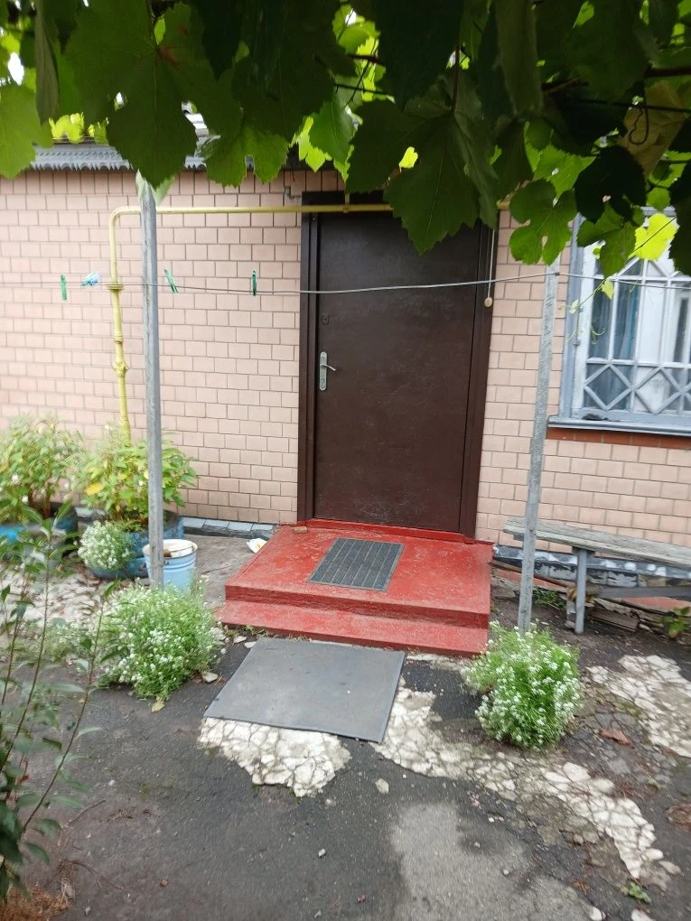Продаж будинку 102 кв.м. з гаражем та ділянкою  10 сот. райо