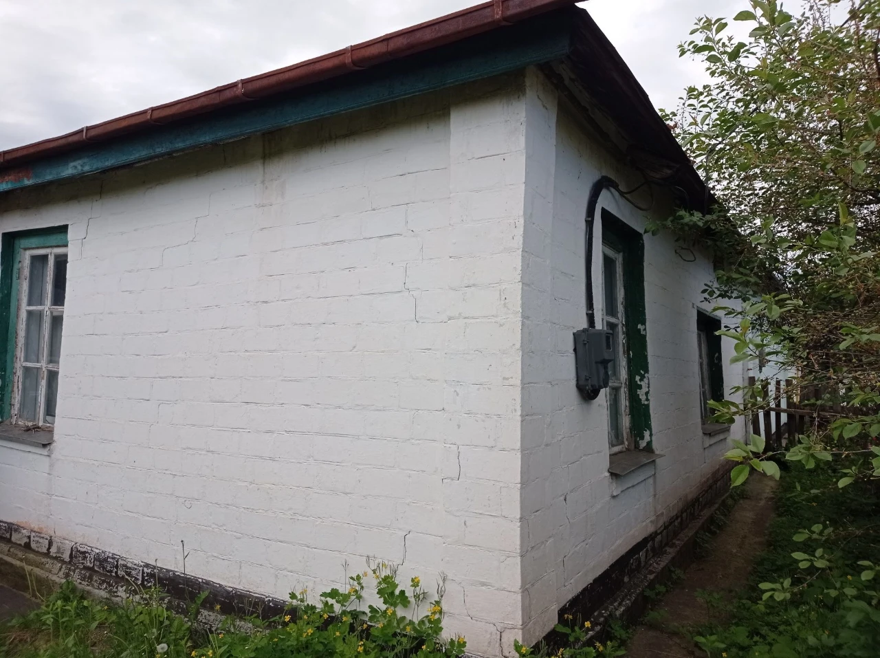 Продаю половину хати з присадибною ділянкою в Кам'янка Черка