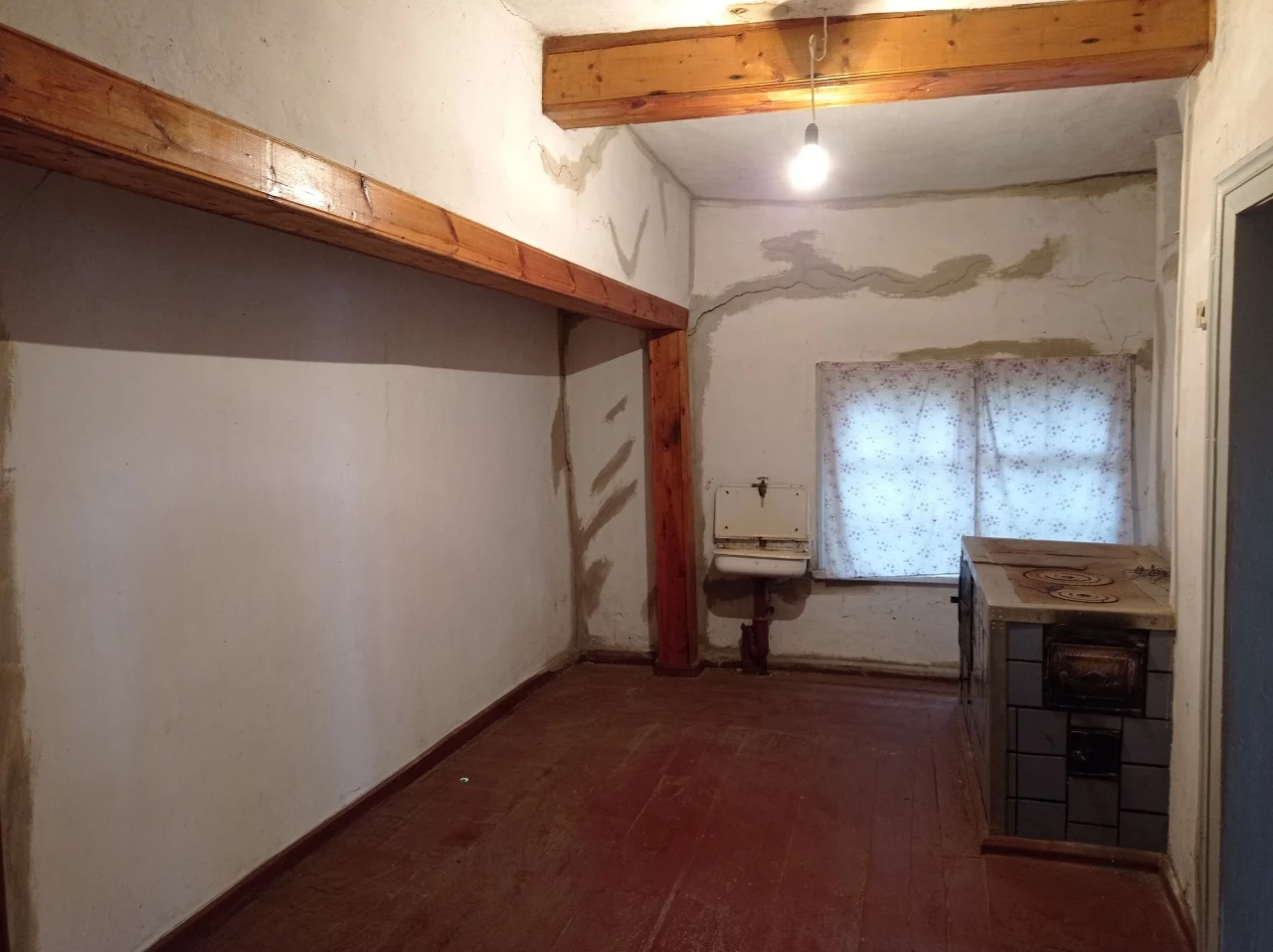 Продаю половину хати з присадибною ділянкою в Кам'янка Черка