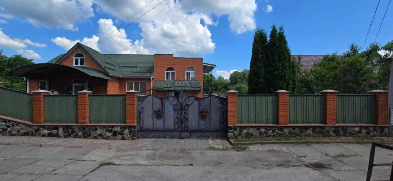 Одноповерховий цегляний будинок 117.3 м², 22 сот, басейн, 2