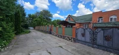 Одноповерховий цегляний будинок 117.3 м², 22 сот, басейн, 2