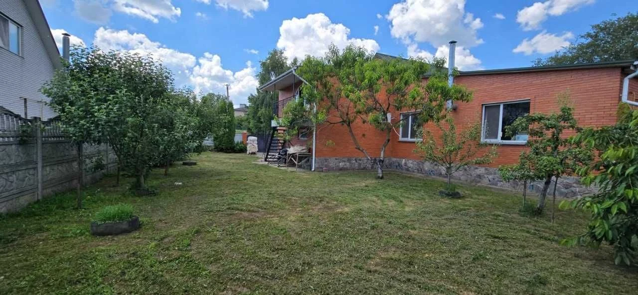 Одноповерховий цегляний будинок 117.3 м², 22 сот, басейн, 2