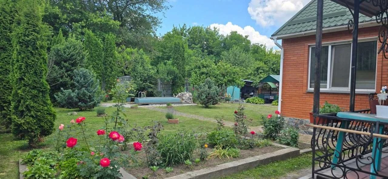 Одноповерховий цегляний будинок 117.3 м², 22 сот, басейн, 2