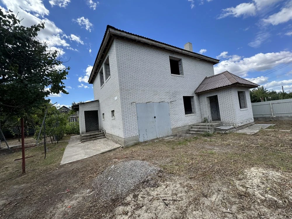 Продам недобудований будинок у Каневі