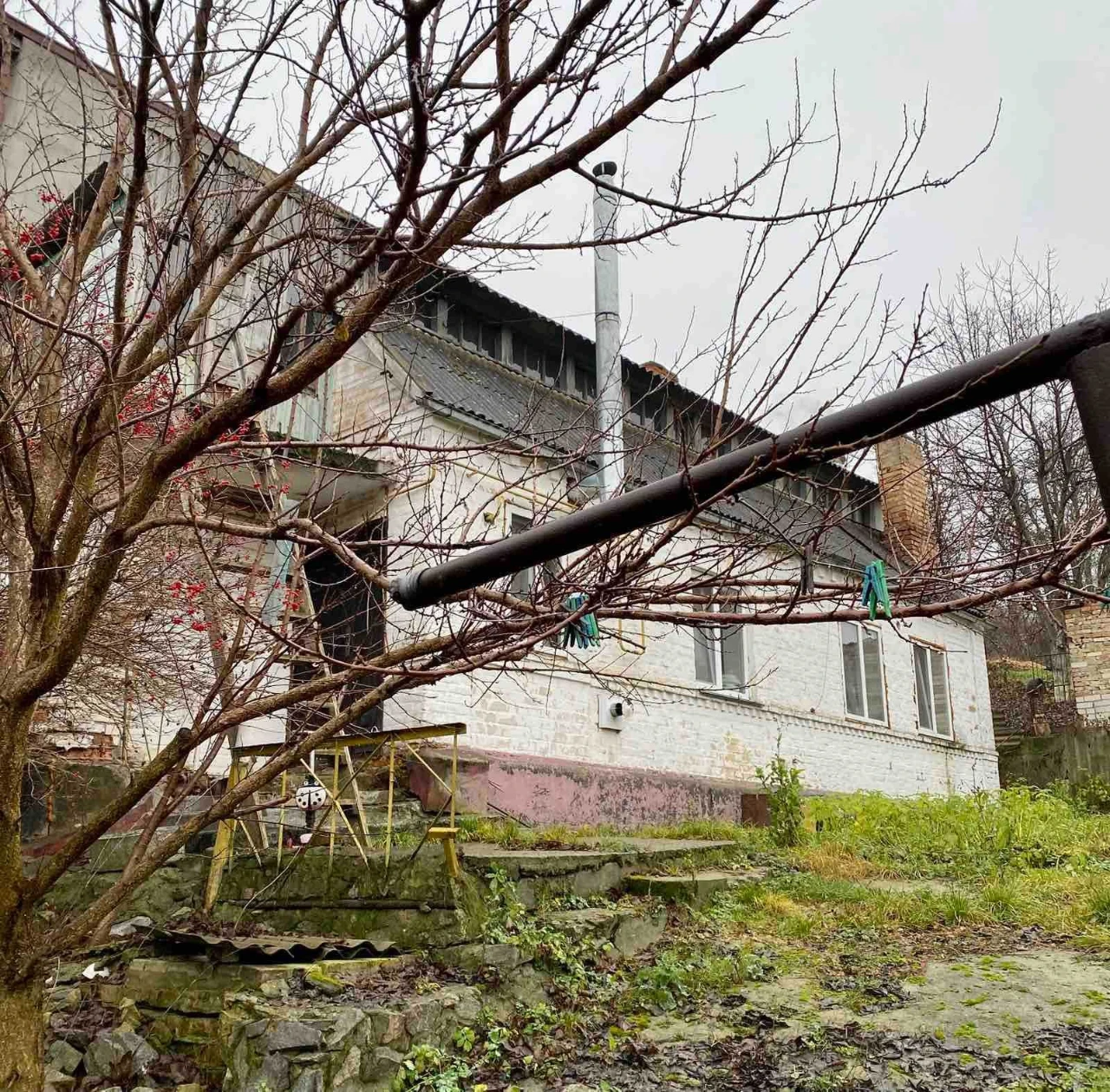 Пропоную до продажу пів будинку в місті Канів.