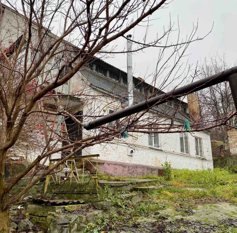 Пропоную до продажу пів будинку в місті Канів.