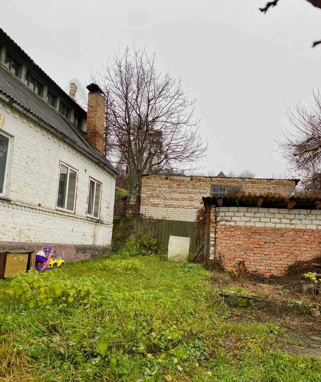 Пропоную до продажу пів будинку в місті Канів.