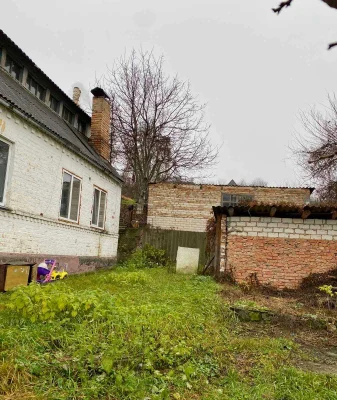 Пропоную до продажу пів будинку в місті Канів.