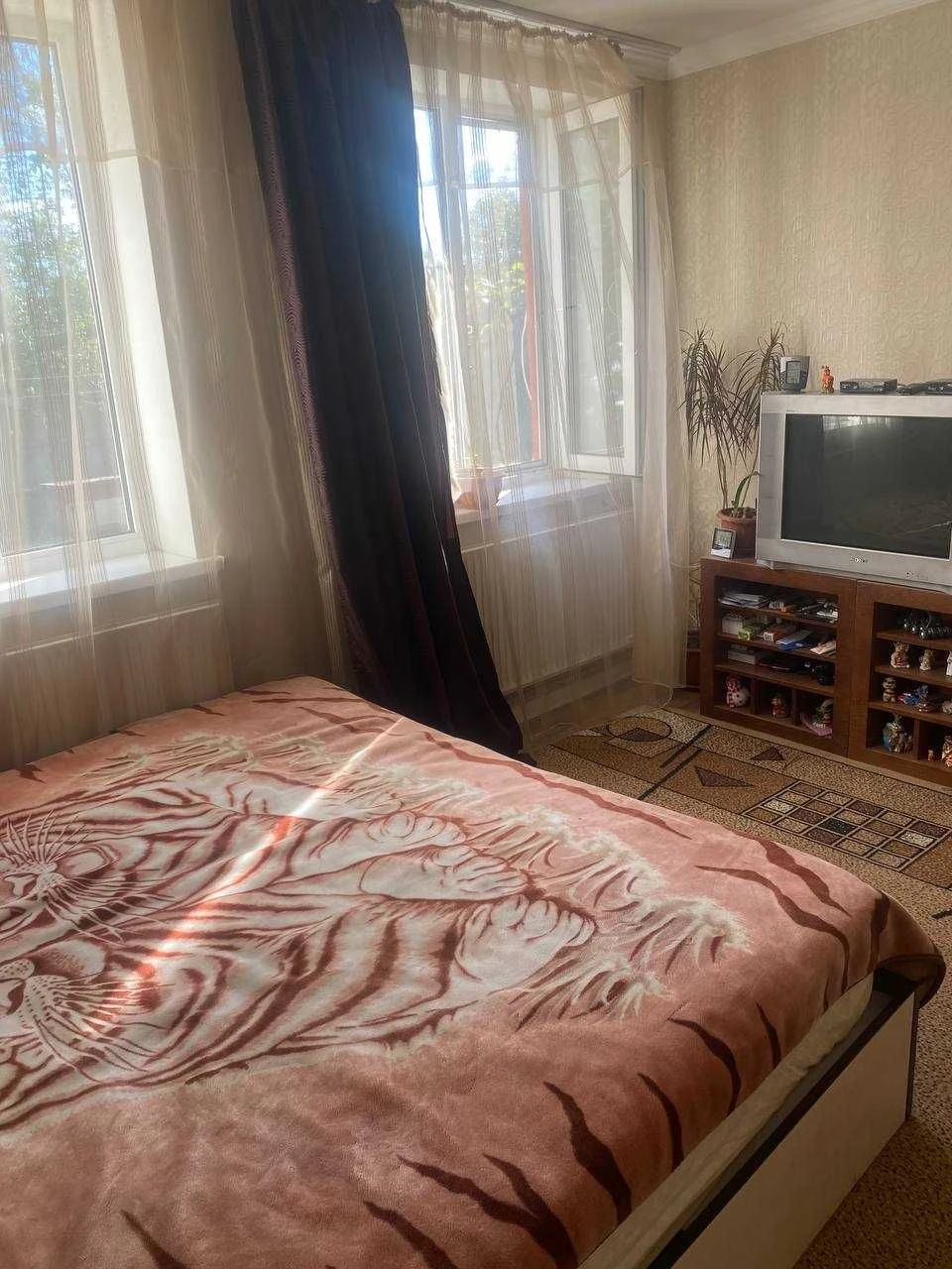 Продам будинок в місті Корсунь-Шевченківський на дві окремі