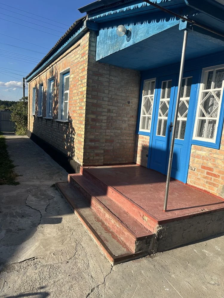 Продам будинок 85 м2 із земельною ділянкою