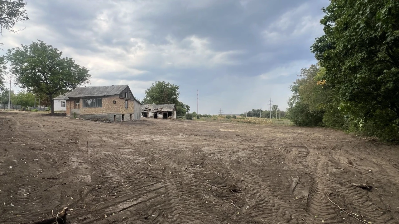 Будинок  ліс ,річка  +25 соток землі
