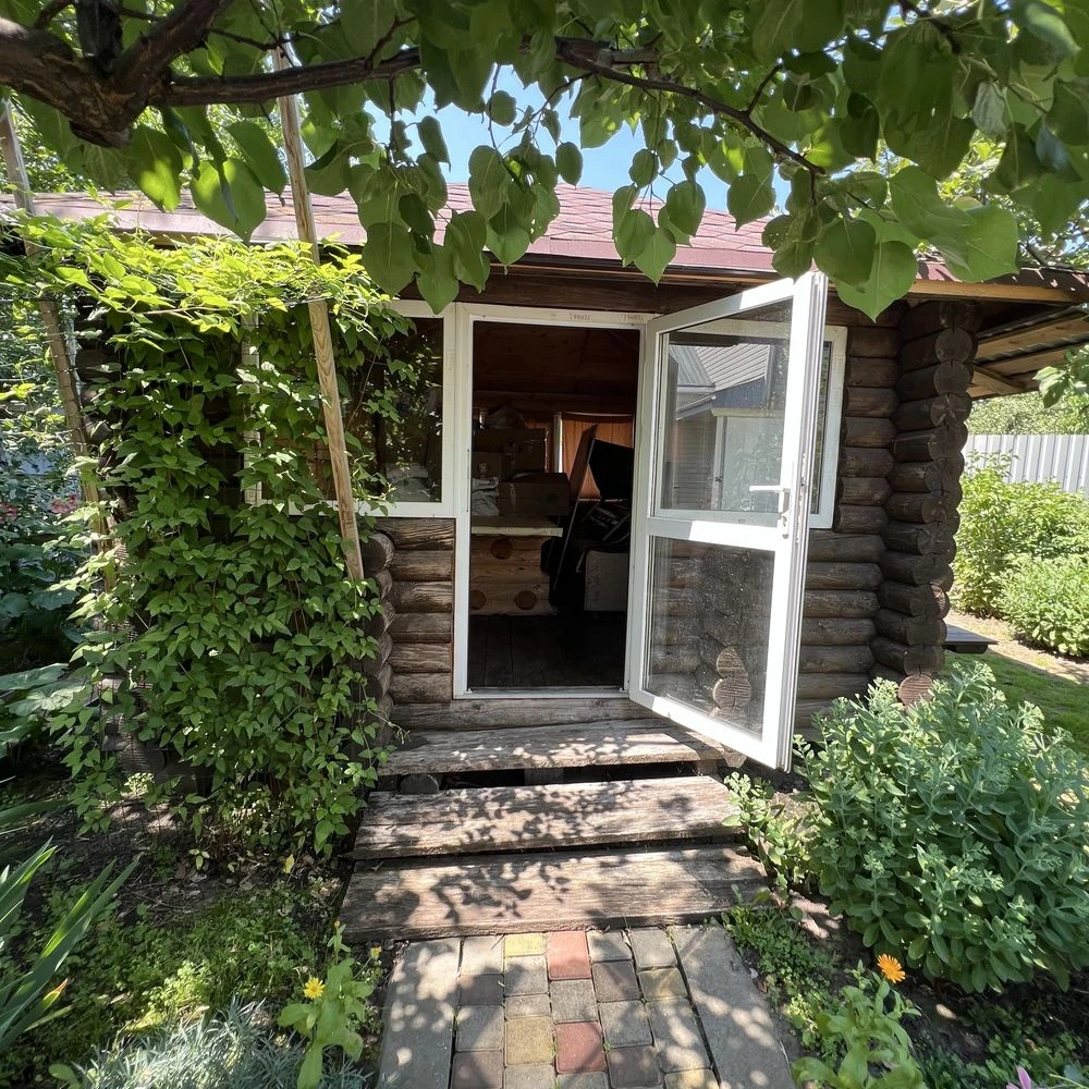 Продається 2 будинки та баня на березі р.Рось в м.Корсунь-Ше