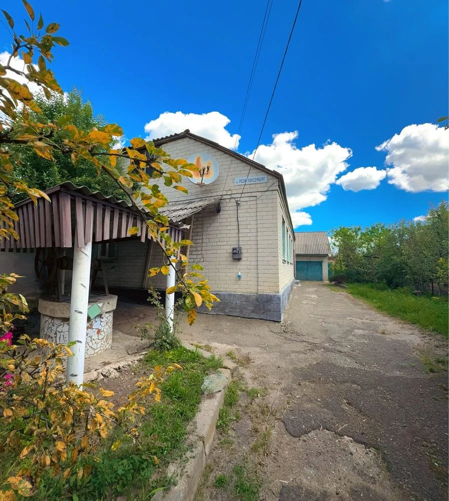 Пропонуємо до продажу перспективний будинок з комерційним по