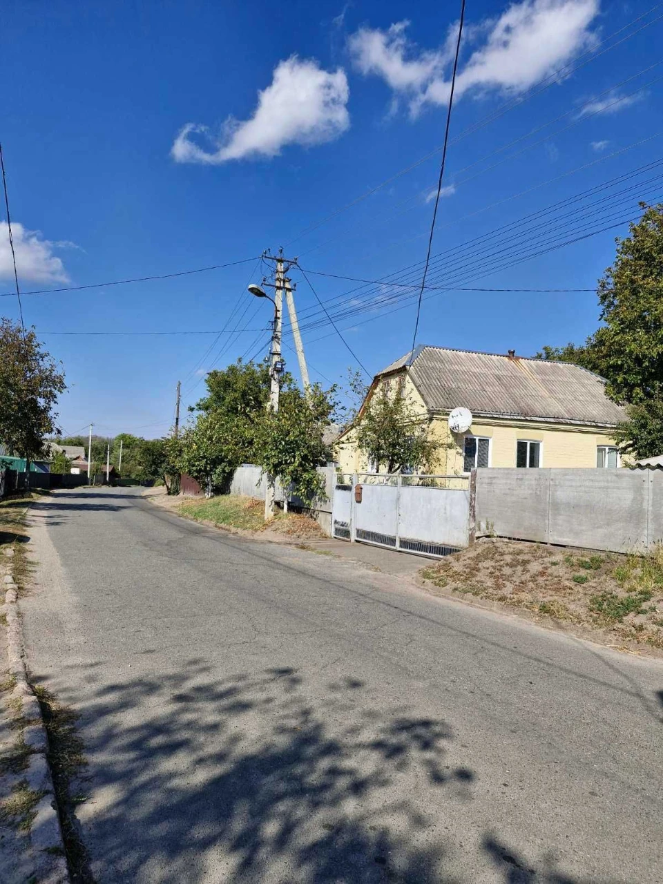 Продам будинок /32 сотки землі/ в Корсунь-Шевченківському