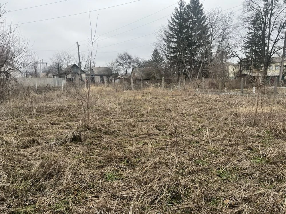 Земельна ділянка з будинком